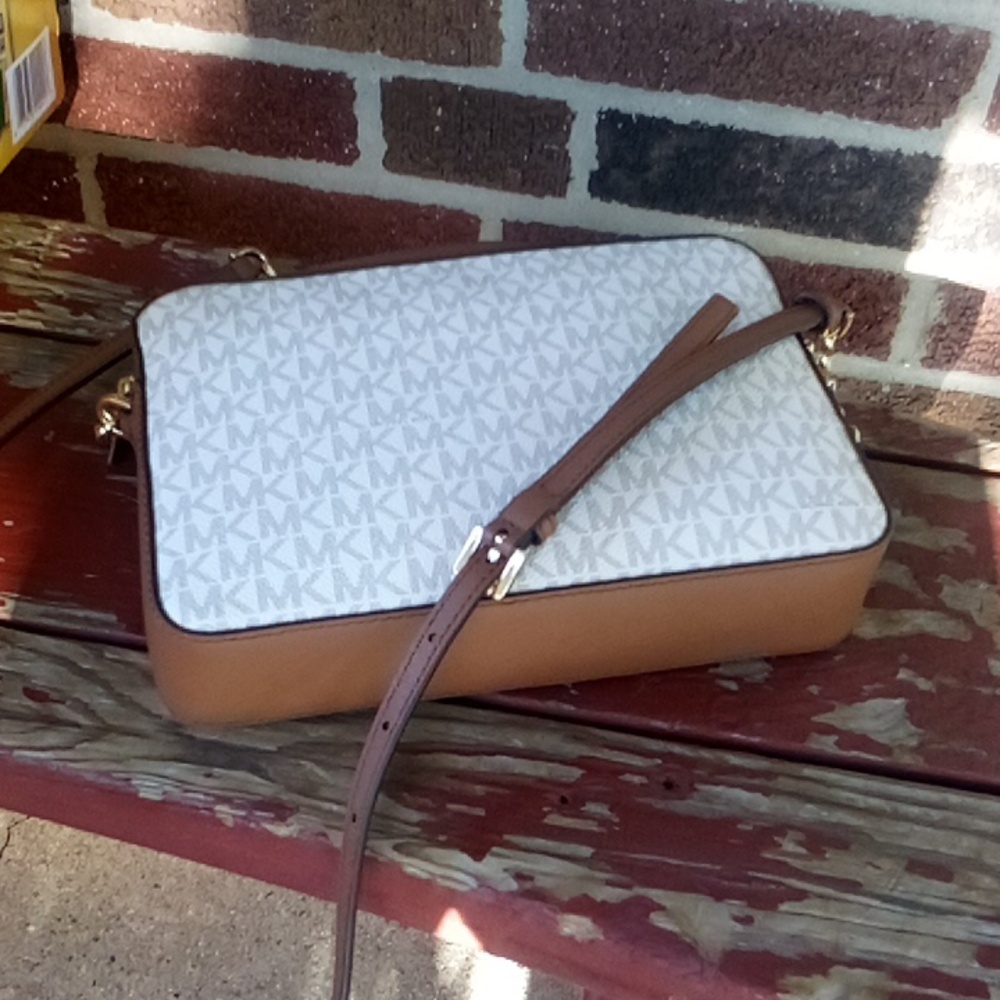 MK Jetset  Crossbody Bag New No Tags 10" X 7" Gold Chain - Picture 10 of 10
